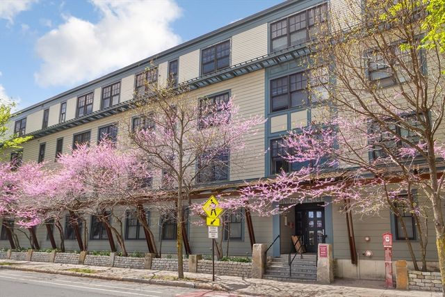 432 Norfolk St 2F, Somerville, MA 02143