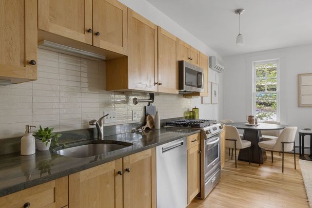 432 Norfolk St 2F, Somerville, MA 02143