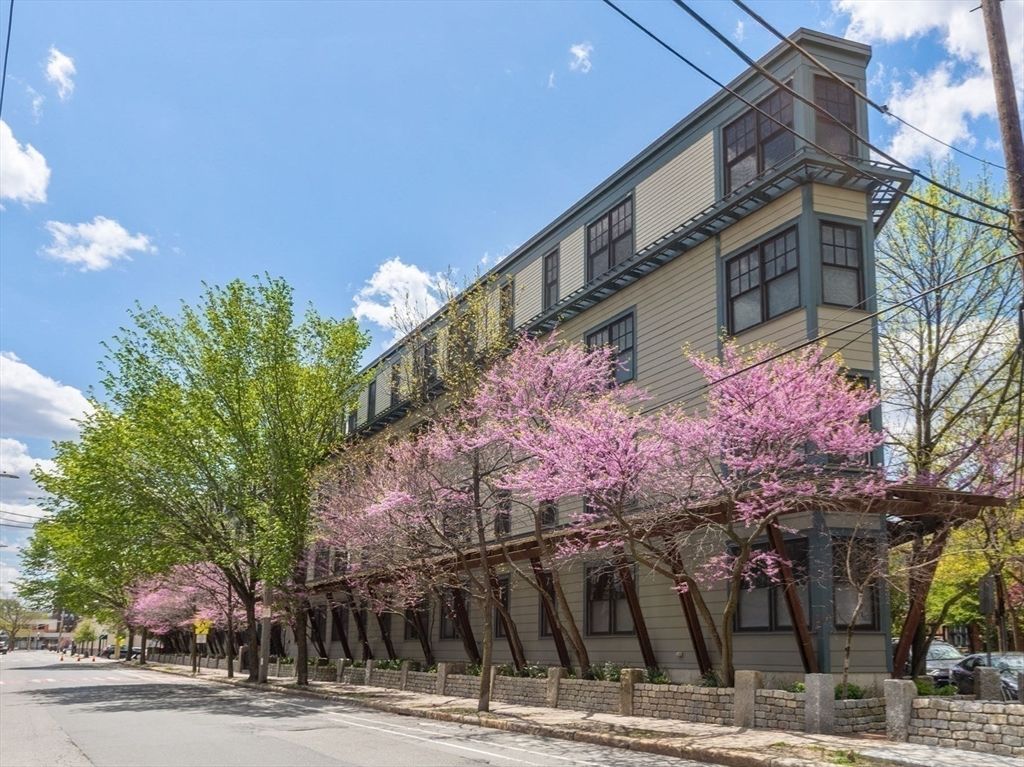 432 Norfolk St 2F, Somerville, MA 02143
