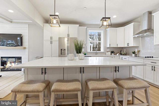 2032 WILLIAM AVE, Essex, MD 21221