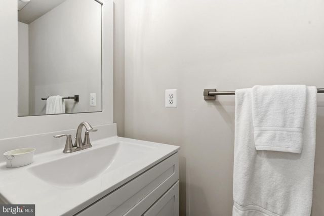 2032 WILLIAM AVE, Essex, MD 21221