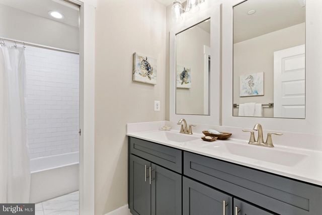 2032 WILLIAM AVE, Essex, MD 21221