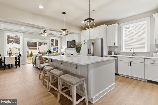 2032 WILLIAM AVE, Essex, MD 21221