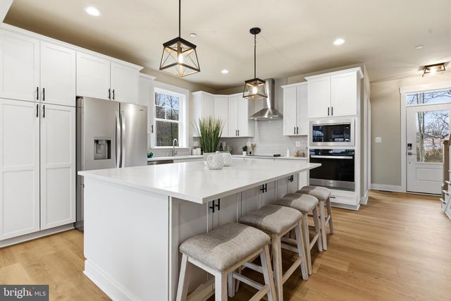 2032 WILLIAM AVE, Essex, MD 21221