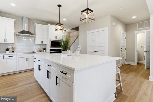 2032 WILLIAM AVE, Essex, MD 21221