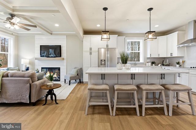 2032 WILLIAM AVE, Essex, MD 21221