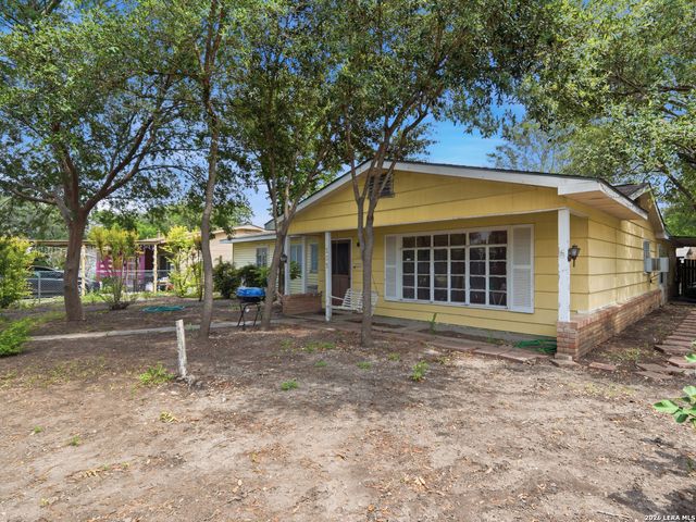 202 CRESHAM DR, San Antonio, TX 78218