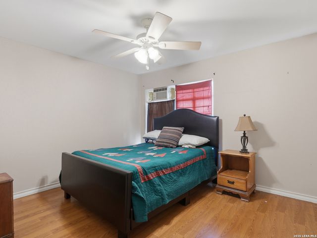 202 CRESHAM DR, San Antonio, TX 78218