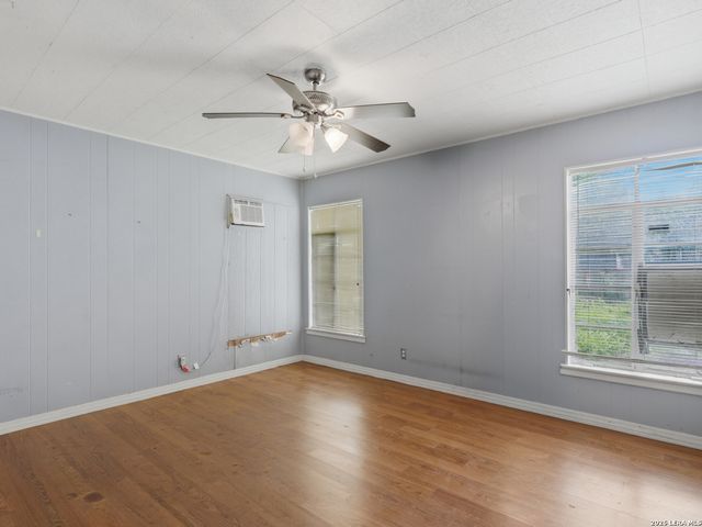 202 CRESHAM DR, San Antonio, TX 78218