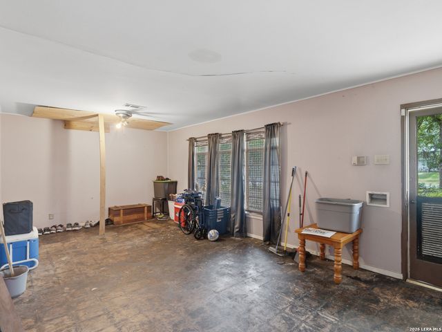 202 CRESHAM DR, San Antonio, TX 78218