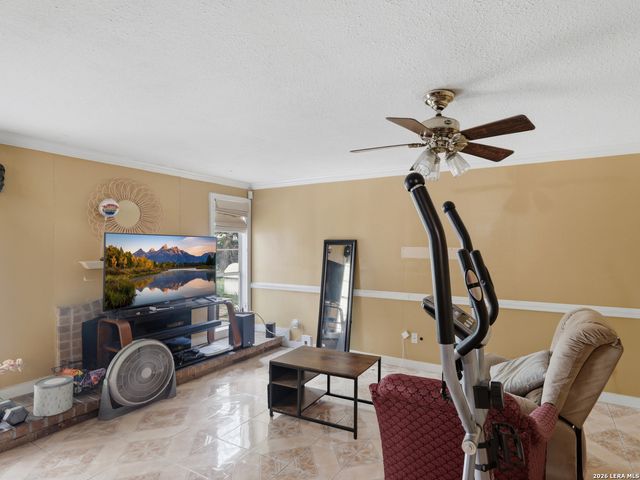 202 CRESHAM DR, San Antonio, TX 78218
