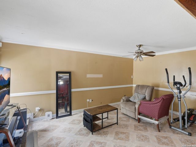 202 CRESHAM DR, San Antonio, TX 78218