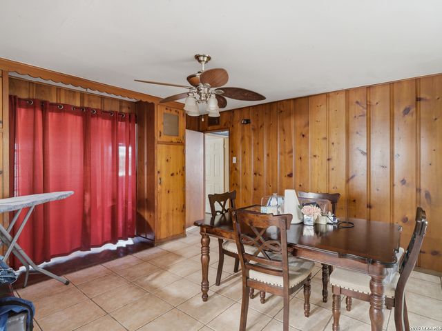 202 CRESHAM DR, San Antonio, TX 78218