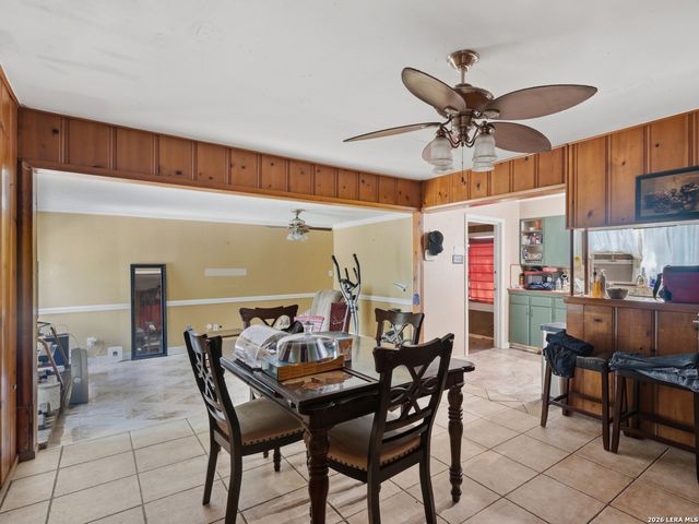 202 CRESHAM DR, San Antonio, TX 78218