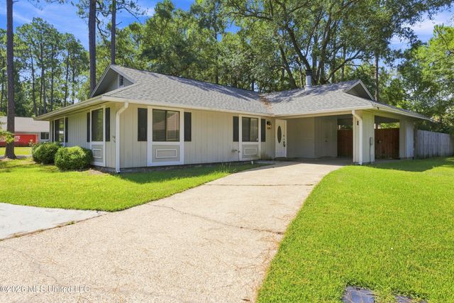 1 Fox Trot, Diamondhead, MS 39525