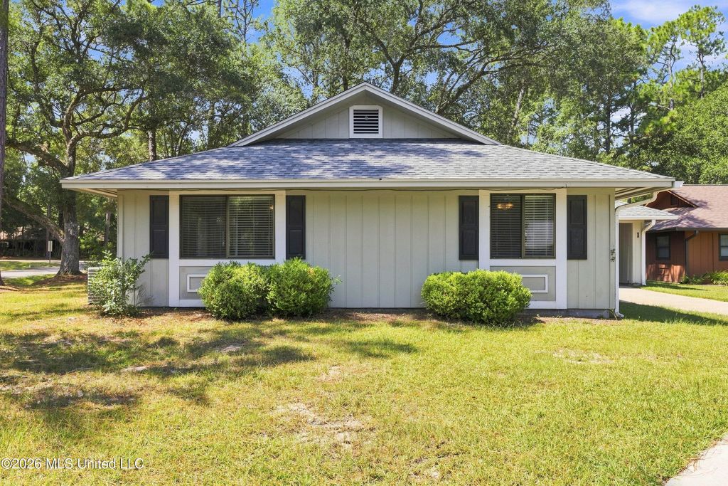 1 Fox Trot, Diamondhead, MS 39525