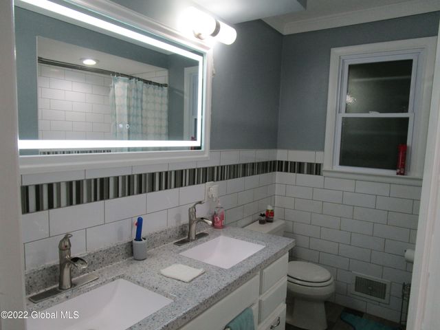 139 Western Pkwy, Schenectady, NY 12304