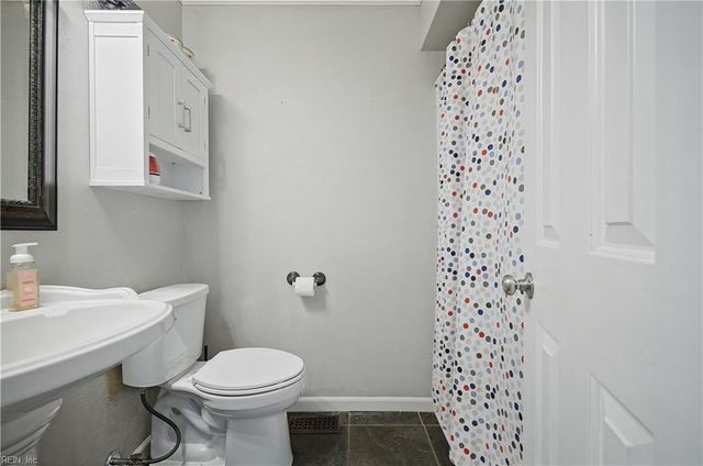 808 Tiverton PL, Chesapeake, VA 23320