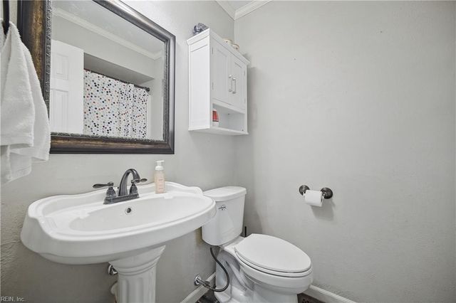 808 Tiverton PL, Chesapeake, VA 23320
