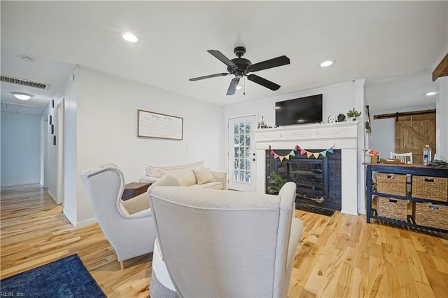 808 Tiverton PL, Chesapeake, VA 23320