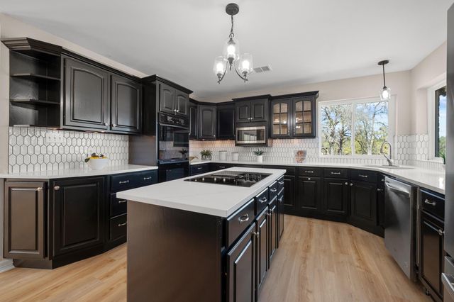 201 Young Ranch RD, Georgetown, TX 78633