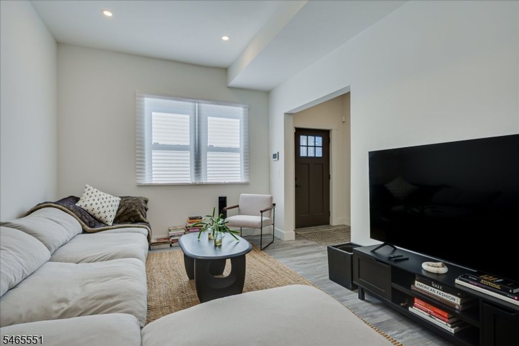 299 7Th Ave, Newark City, NJ 07107 — photo 5