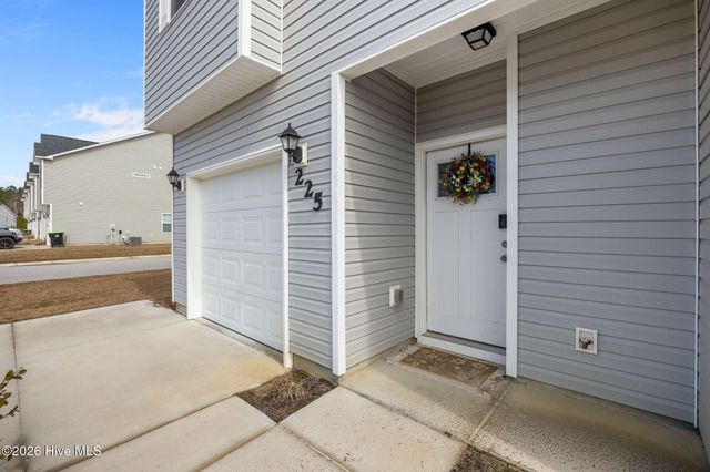 225 Shallowbag Bay Lane, Jacksonville, NC 28546