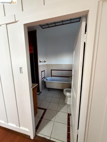 4432 Harbor View AVE, Oakland, CA 94619