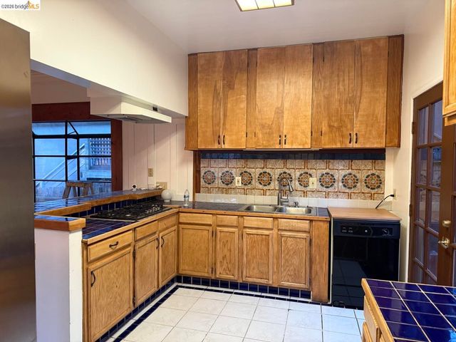 4432 Harbor View AVE, Oakland, CA 94619