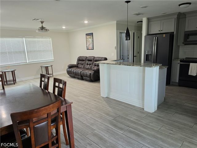 1300 SE 31st TER, Cape Coral, FL 33904