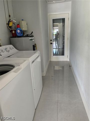 1300 SE 31st TER, Cape Coral, FL 33904