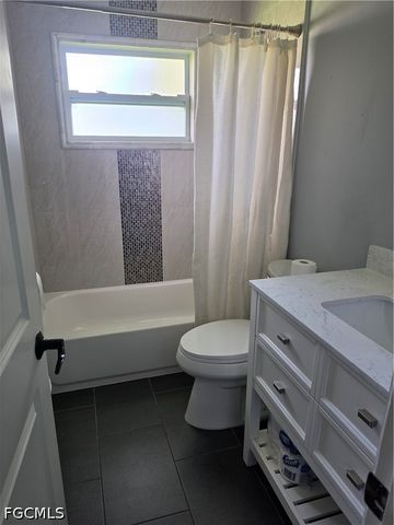 1300 SE 31st TER, Cape Coral, FL 33904