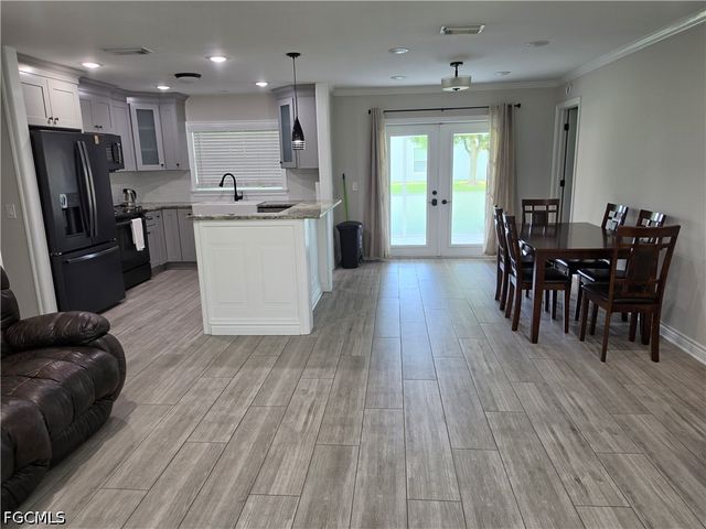 1300 SE 31st TER, Cape Coral, FL 33904