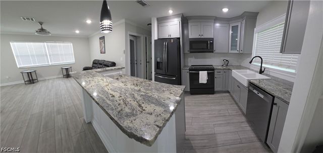 1300 SE 31st TER, Cape Coral, FL 33904