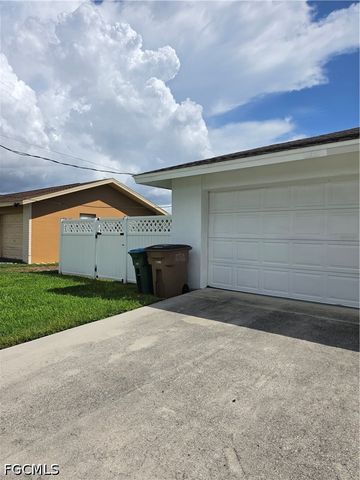 1300 SE 31st TER, Cape Coral, FL 33904