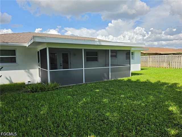 1300 SE 31st TER, Cape Coral, FL 33904
