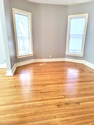 6622 S Saint Lawrence Avenue 2, Chicago, IL 60637