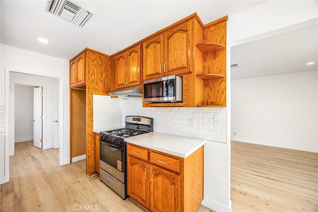 Image 15 of property listing at 634 E Pioneer, Redlands, CA 92374