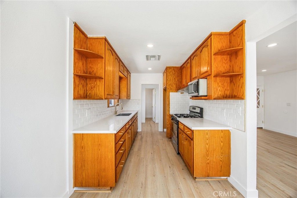 Image 16 of property listing at 634 E Pioneer, Redlands, CA 92374