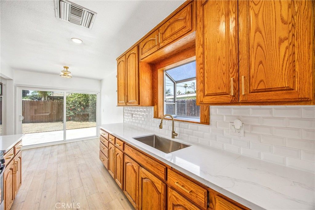 Image 17 of property listing at 634 E Pioneer, Redlands, CA 92374