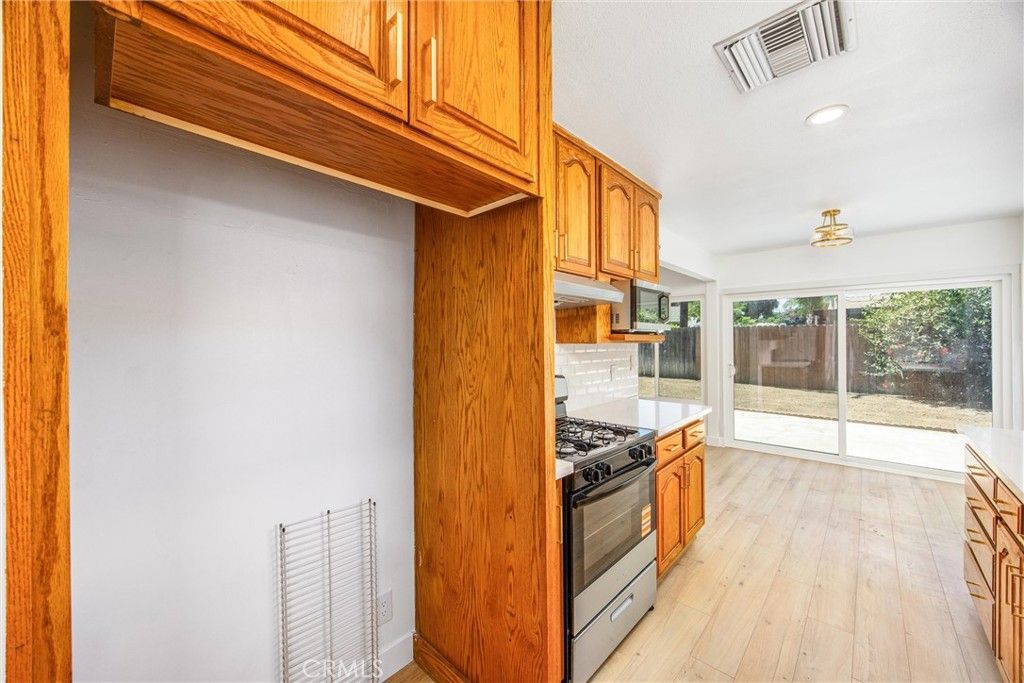 Image 18 of property listing at 634 E Pioneer, Redlands, CA 92374