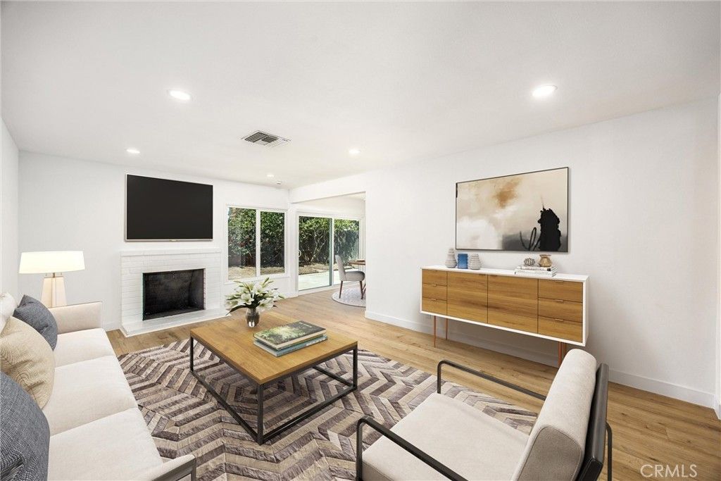 Image 2 of property listing at 634 E Pioneer, Redlands, CA 92374