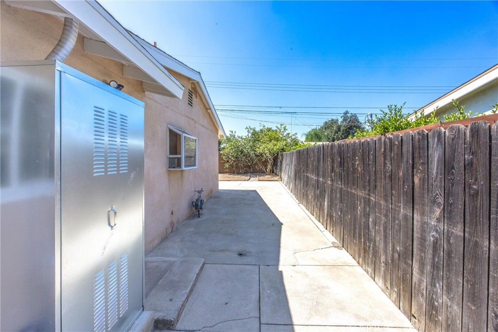 Image 29 of property listing at 634 E Pioneer, Redlands, CA 92374