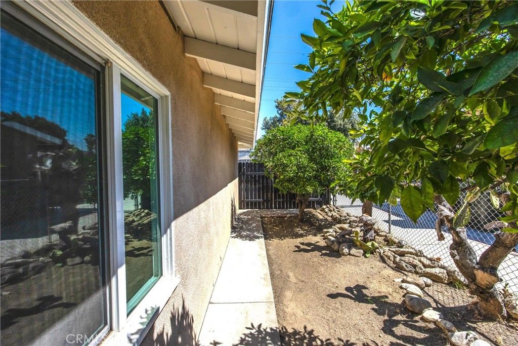 Image 31 of property listing at 634 E Pioneer, Redlands, CA 92374