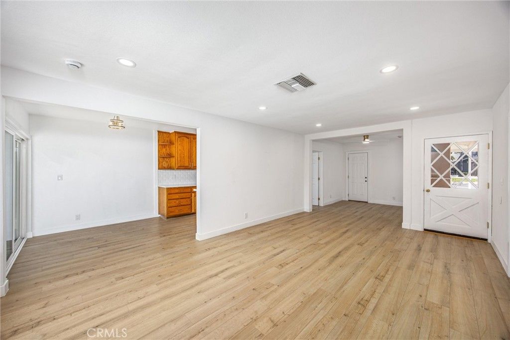 Image 8 of property listing at 634 E Pioneer, Redlands, CA 92374
