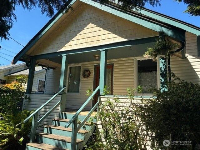8045 26th Avenue NW, Seattle, WA 98117