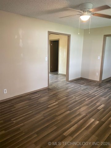 305 N 10th Street, Hartshorne, OK 74547