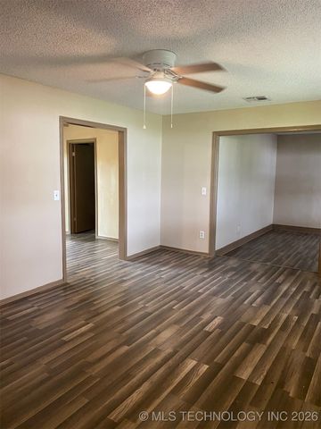 305 N 10th Street, Hartshorne, OK 74547