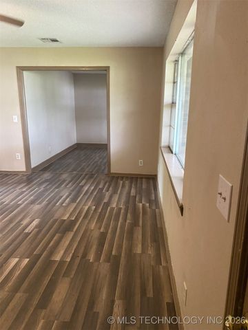 305 N 10th Street, Hartshorne, OK 74547