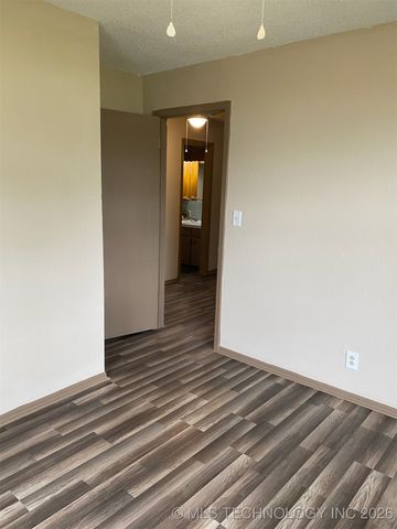 305 N 10th Street, Hartshorne, OK 74547